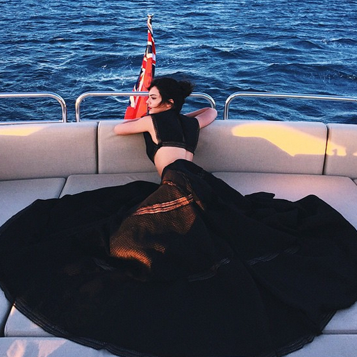 Kendall Jenner chillar på en yacht i Cannes. Kendall Jenner chillar på en yacht i Cannes.